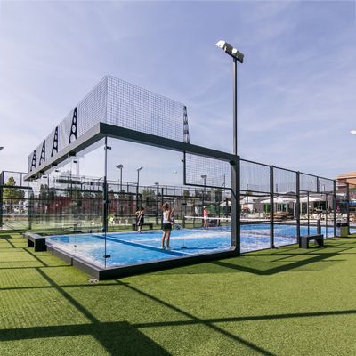ساحة الباديل بانورامية ملعب الباديل الزجاجي 10 * 20m أبيض أسود مخصص مع ضوء الفيضان LED / عمود فولاذي / شبكة فولاذية