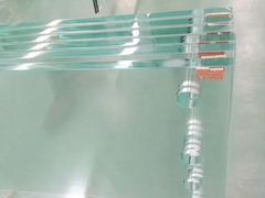 ثقوب الحفر على لوحة الزجاج