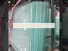 زجاج بلوري مقسى مع درابزين وإكسسوارات درابزين من الفولاذ المقاوم للصدأ 304 316 المستخدم للشرفة